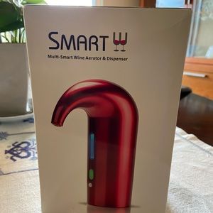 Smart wine aerator & dispenser. Black top